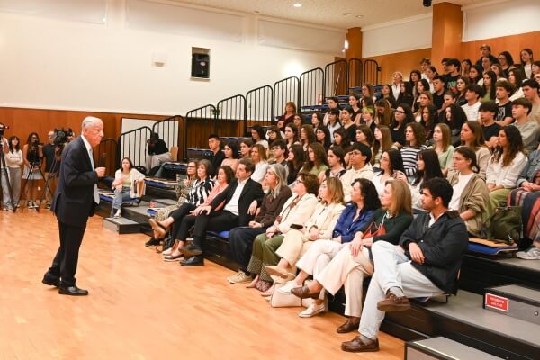 Conversa com os alunos do 12.º ano da Escola Secundária José Saramago, Mafra. 