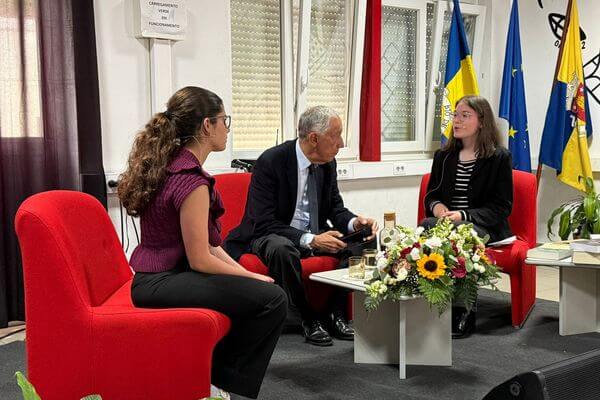 Conversa com alunos da Escola Secundária de Leal da Câmara, Rio de Mouro, Sintra.