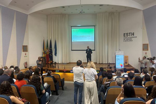 Sessão com alunos da Escola Secundária de Seia e da Escola Superior de Turismo e Hotelaria, em Seia.